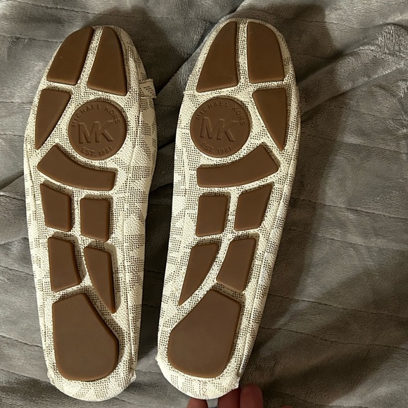 MICHAEL KORS Gold Logo Leather Flats Women’s Size 9.5 - Picture 7 of 9